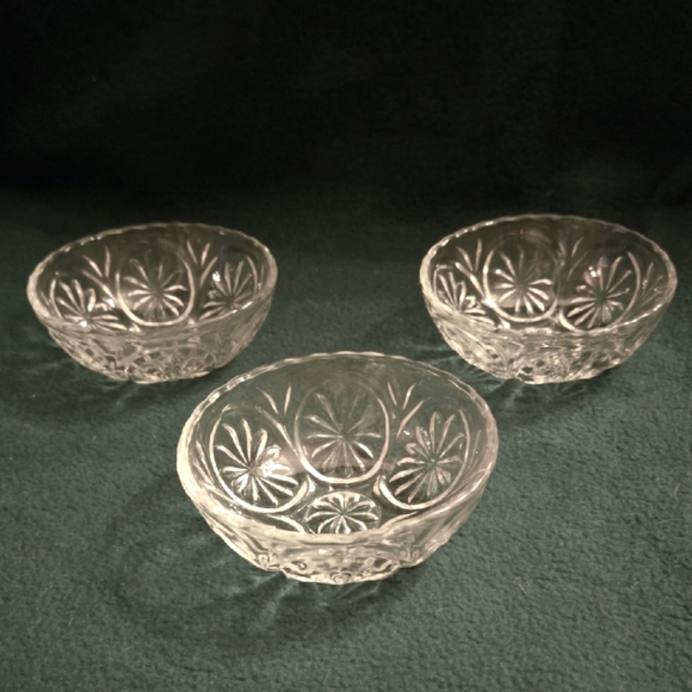 Anchor Hocking Clear Glass Bowl Set Of 3.